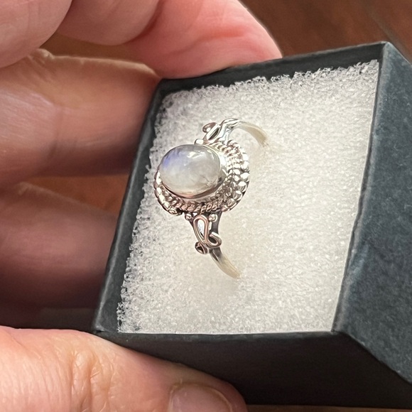 Moonstone Sterling Silver Ring Size 7.5
Natural stone - Picture 7 of 10